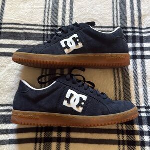 DC Shoe Co USA Men’s Navy Striker Sneakers size 10
